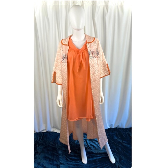 Vintage 60’s Elegant Lady Montreal Long Quilted Bed Jacket - Coat - Robe - XS/S - Picture 6 of 10